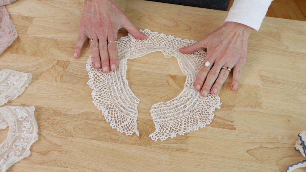 lace collar